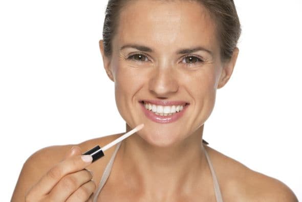 Es una opción ideal si vas a resaltar tu mirada, porque nunca conviene destacar ambas partes del rostro a la vez. Smith Estrada explica que, de lo contrario, el ‘look’ podría verse muy recargado.