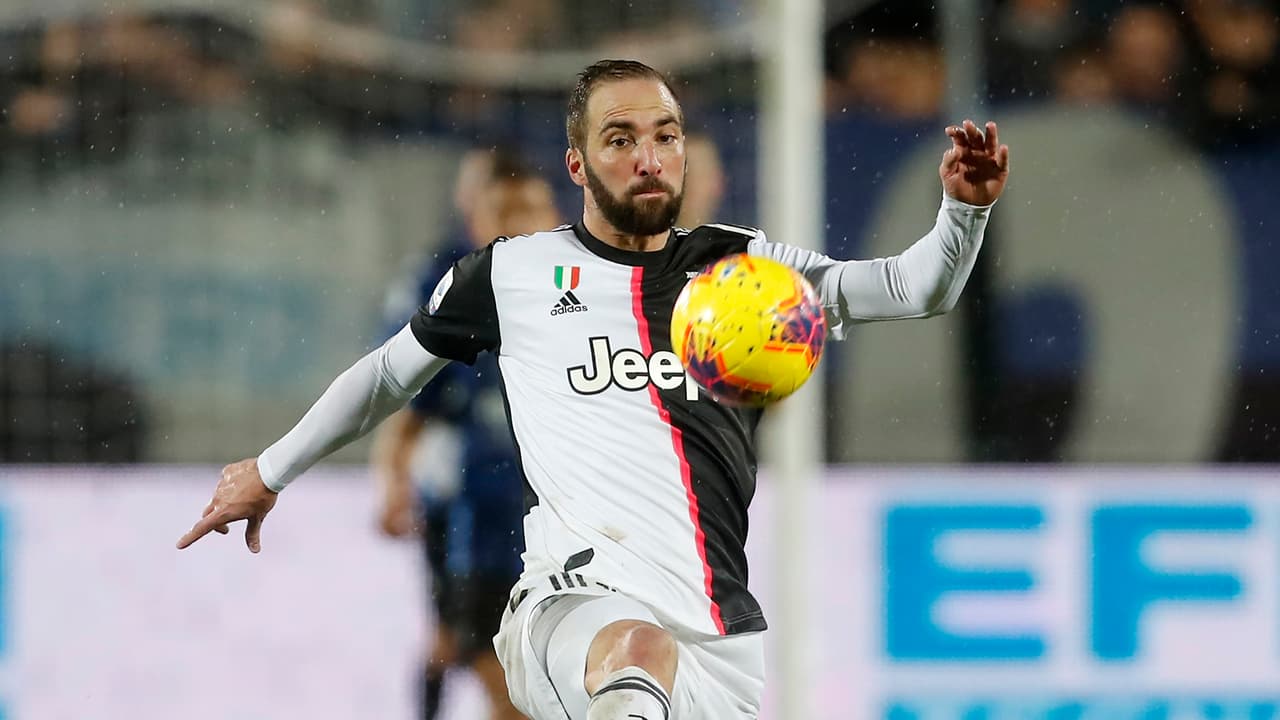 Gonzalo Higuaín vuelve de la cuarentena y se lesiona