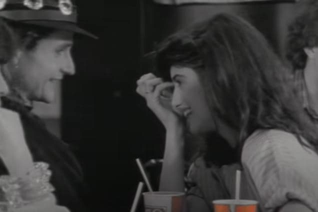 ‘La fuerza del destino’ fue una de las canciones más populares de Mecano. En su videoclip fue donde surgió la chispa del amor entre Penélope Cruz (quien apenas empezaba su carrera) y Nacho Cano.