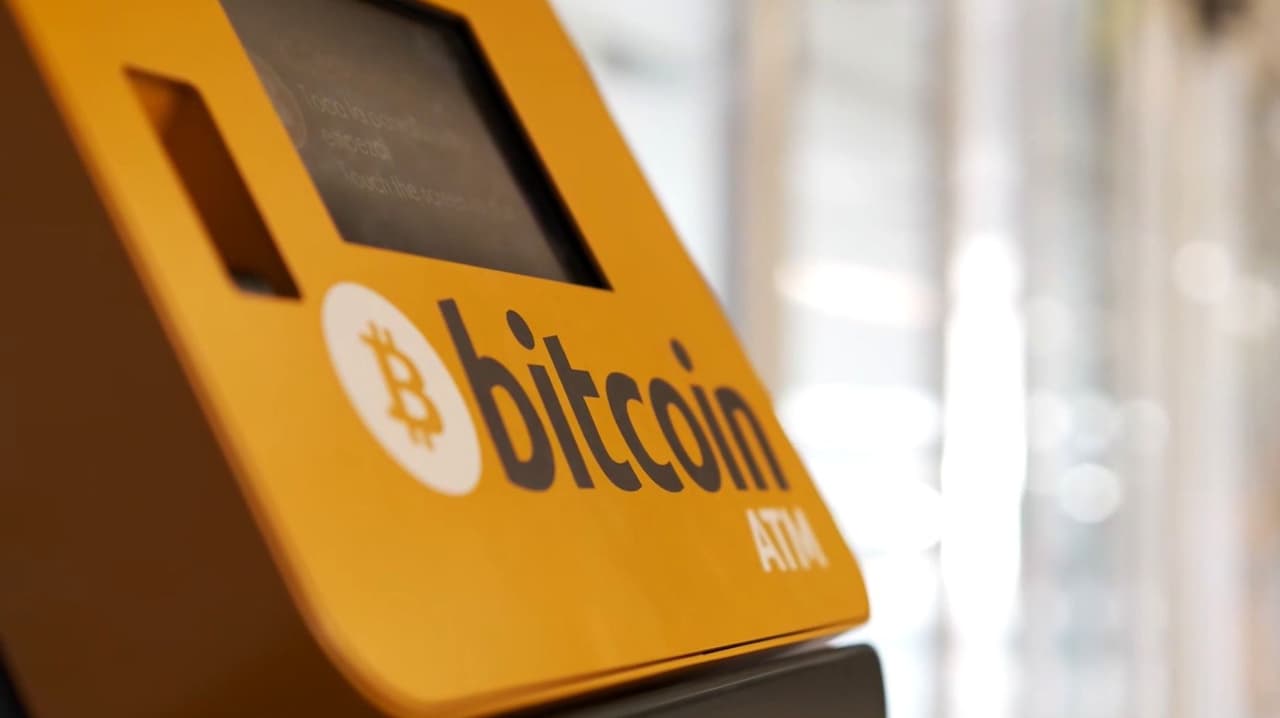 Estafas con cajeros Bitcoin aumentan en Carolina del Norte: FBI alerta pérdidas millonarias