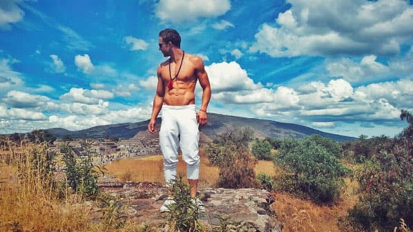 El deporte es una de sus pasiones, por eso es que tiene tremendo cuerpazo.