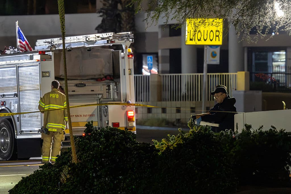 Pam Bondi, secretaria de Justicia federal, se expresó sobre la explosión, afirmando a través de un comunicado que "la violencia contra una clínica de fertilidad 
<b>es imperdonable</b>".