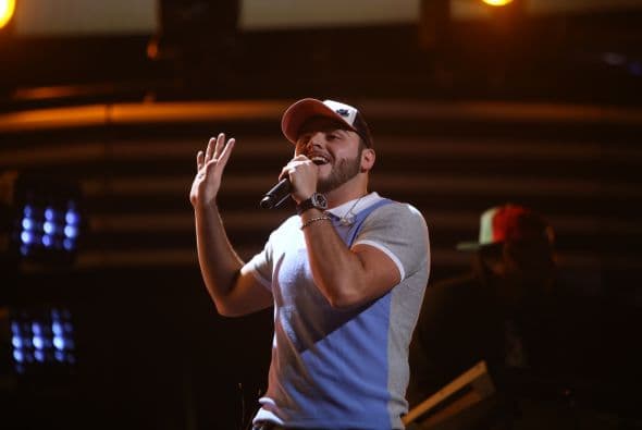 Gerardo viene con todo y esta vez hará de esta noche una de sus mejores presentaciones.