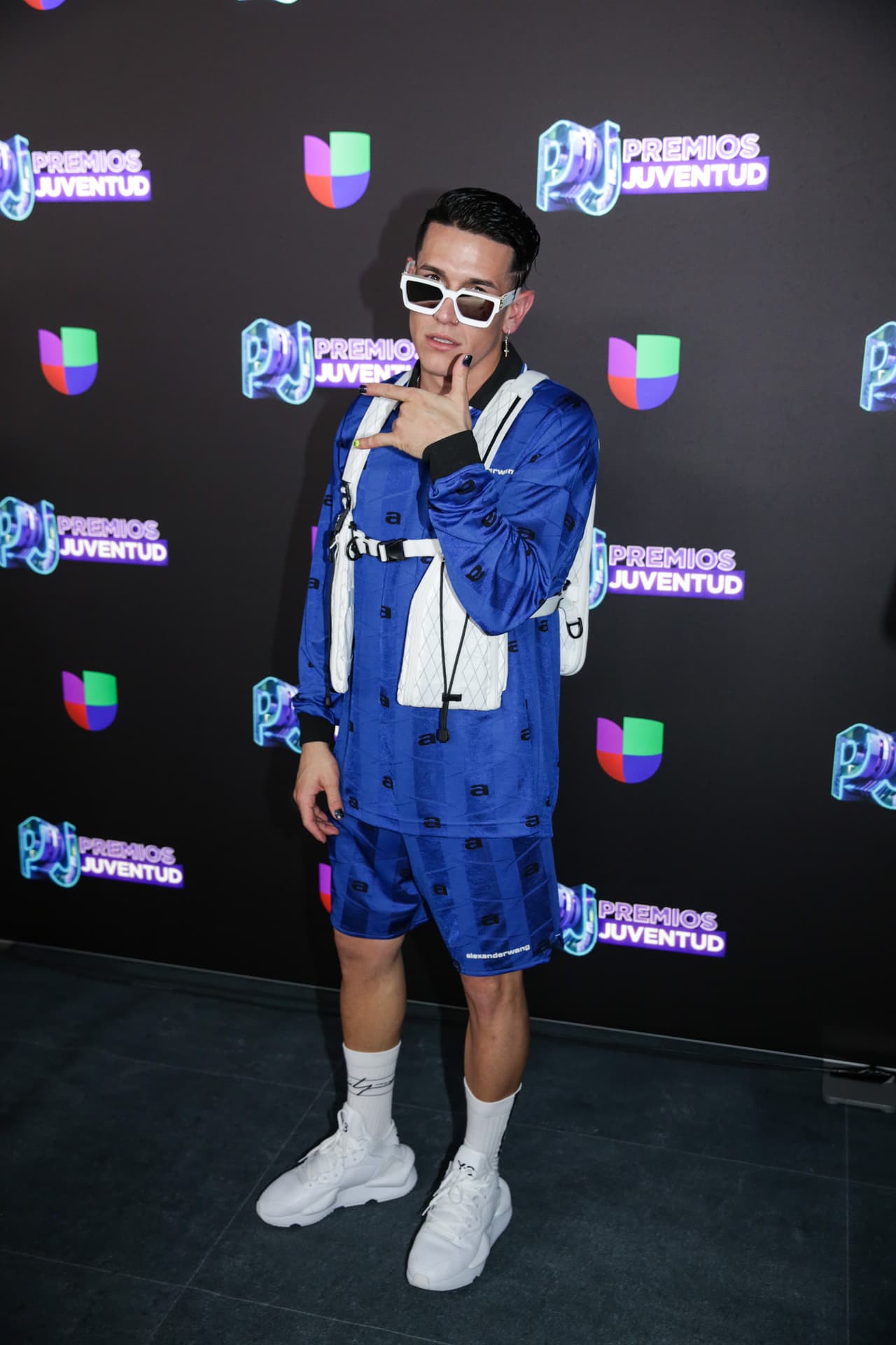 Lenny Tavarez y su traje azul nos alegró la pupila.