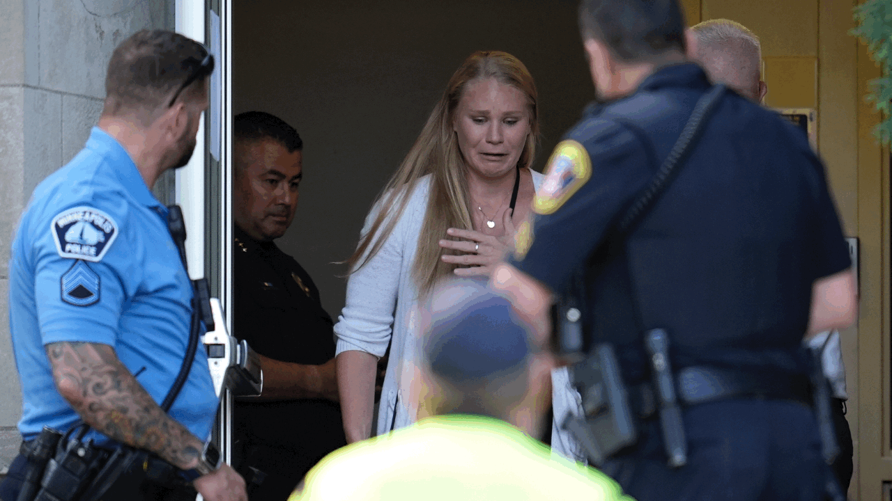 Tiroteo en escuela de Minneapolis: al menos 2 niños fallecidos, 17 heridos; la atacante murió