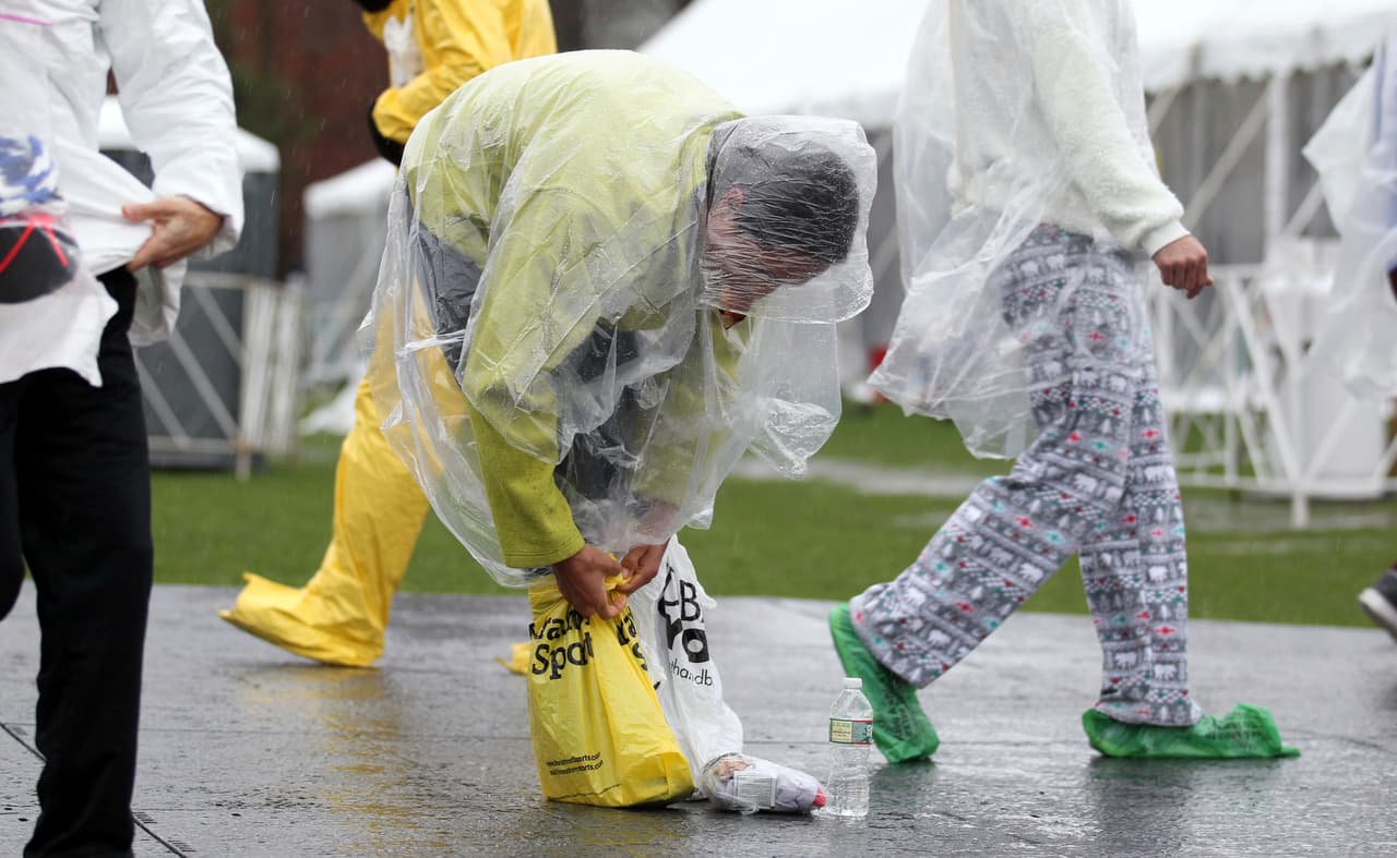 La lluvia fue una inesperada invitada en el Maratón de Boston y obligó a la espera de los participantes en una jornada en la que la seguridad previa estuvo a tope para ofrecer garantías.