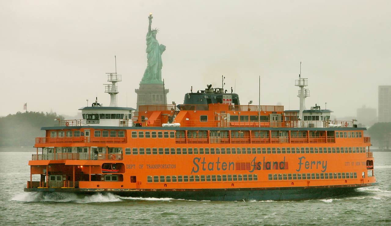 Evacuan el ferry de Staten Island tras encontrar un paquete sospechoso