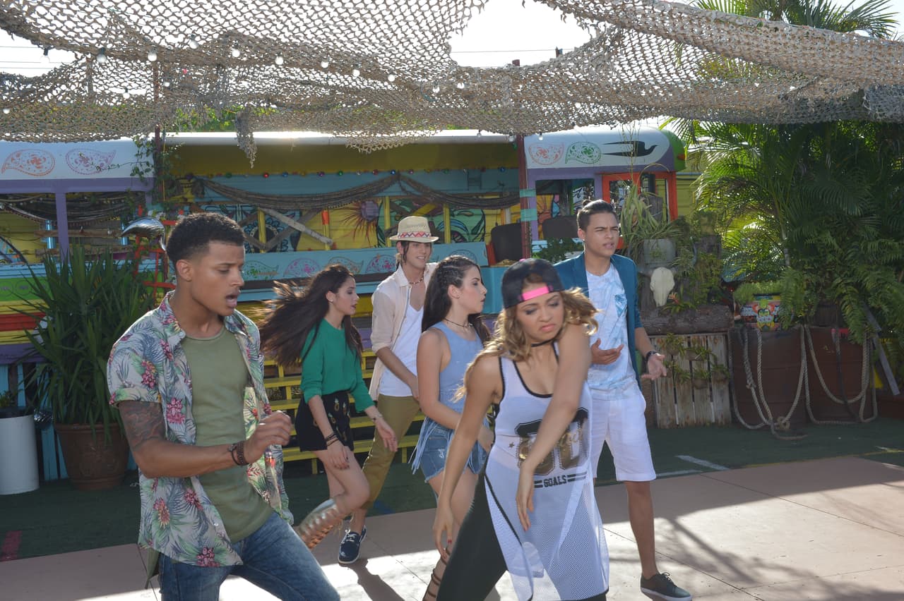 Brian, Danelly, Christian, Carolina, Félix y Zhamira formaron la banda Los Urbanos y con el tema 'Duele el corazón" demostraron que tienen mucho flow. Mira cómo fue su gran día grabando el videoclip.