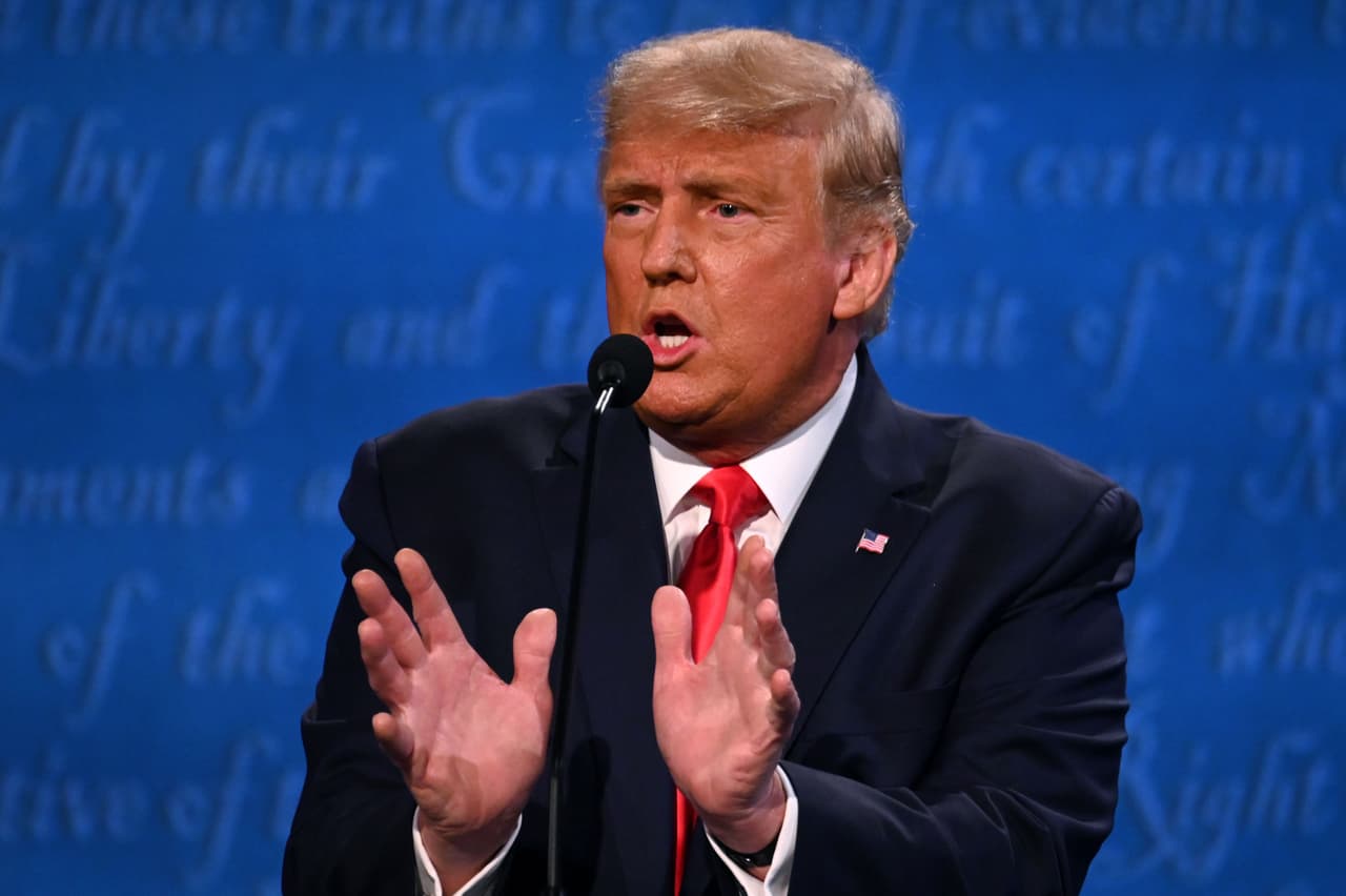 Sobre las manos abiertas del presidente en algunas intervenciones, el experto explicó: "Es colocar un límite y decir 'Hasta aquí llegamos'. Eso es lo que dice el cuerpo cuando mostramos las palmas pero lo hacemos con una rapidez que denota cierta carga emocional negativa".