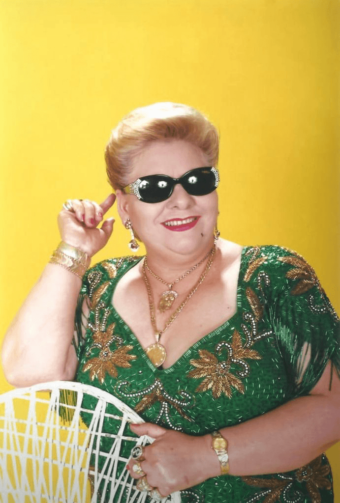 Y es así como 
<b><a href="https://www.univision.com/temas/paquita-la-del-barrio" target="_blank">Paquita la del Barrio</a></b> también debuta en mancuerna con Ana Bárbara entre los nominados de Premios Juventud, donde 
<b><a href="https://www.univision.com/shows/despierta-america/vamos-a-celebrar-en-grande-alejandra-espinoza-comparte-su-emocion-por-ser-conductora-de-premios-juventud-video" target="_blank">Alejandra Espinoza será una de las conductoras del show</a></b>.