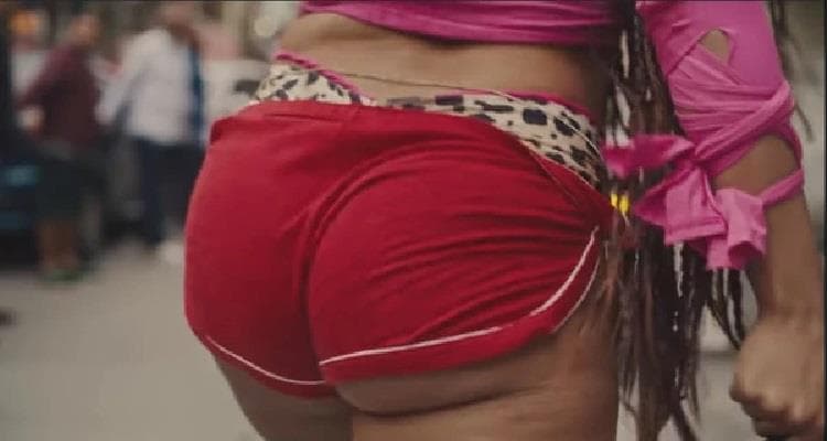La cantante brasileña Anitta, generó todo tipo de comentarios al mostrar sus pompas y piernas con celulitis en el video de la canción 'Vai Malanda'.