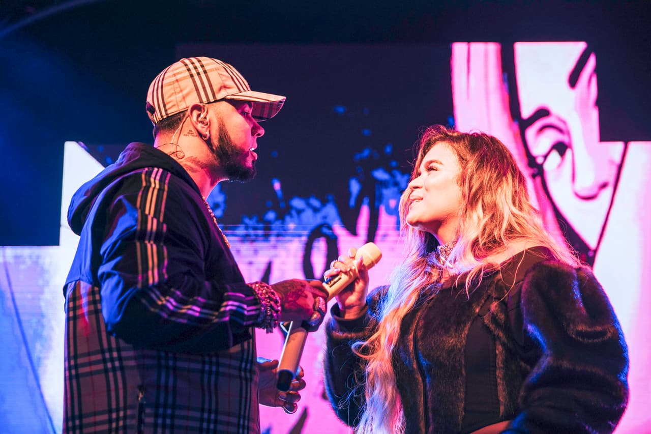 "Se me llena el corazón de emoción recordando que me eligieron a mi para cantar en esta noche tan especial. Gracias por su cariño, gracias por el tiempo increíble compartido, gracias por la mejor fiesta y gracias por mi gorra", escribió Karol G junto a una foto que publicó en sus redes sociales, en la que aparece junto a Luis Suárez, Sofía Balbi, Anuel y Lionel Messi.