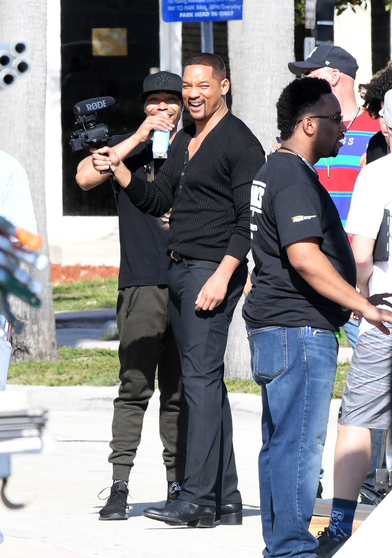 A pesar del intenso calor, los actores lucieron disposición y buena cara para cumplir con las dificultades que requería el trabajo.