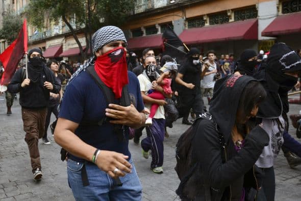 Las marchas del jueves terminaron sin enfrentamientos pero un grupo de personas causó destrozos durante la marcha.