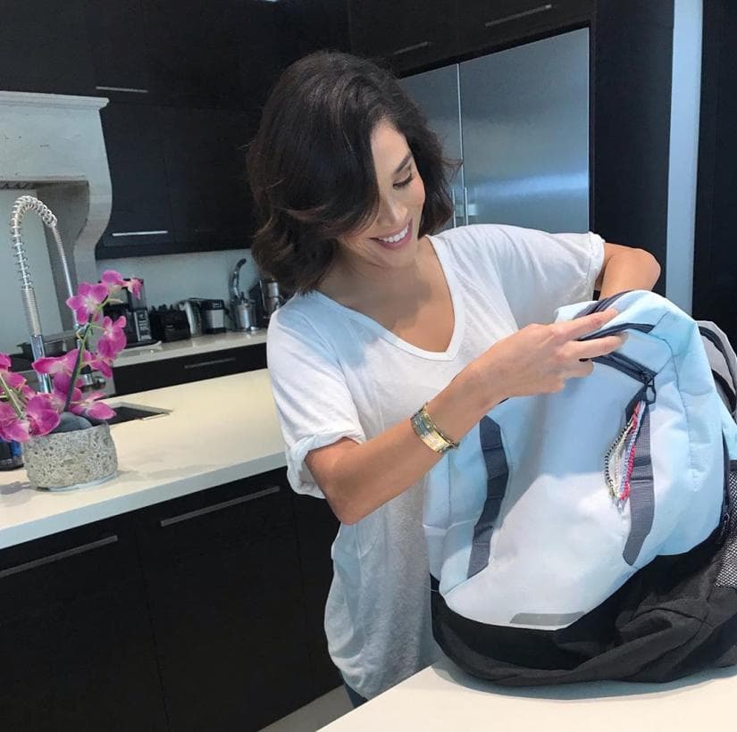 Este 2020, Karla no preparó mochilas para sus hijas Antonella y Michaella, como en esta foto un año antes.