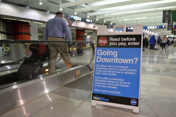 Una pasajera en el tren accidentado, dijo al diario Chicago Sun-Times que escuchó un ruido muy fuerte durante el impacto.