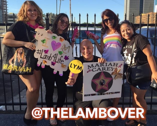 Sus fans estuvieron a su lado todo el tiempo. El usuario 'The Lamb Lover' es uno de sus más fervientes seguidores y la acompañó en la develación de su estrella.