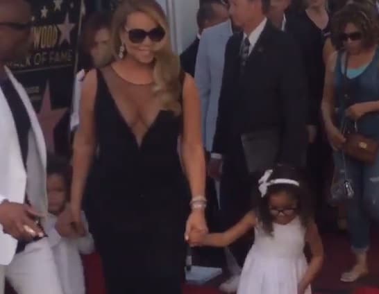 Los niños iban todos vestidos de blanco.