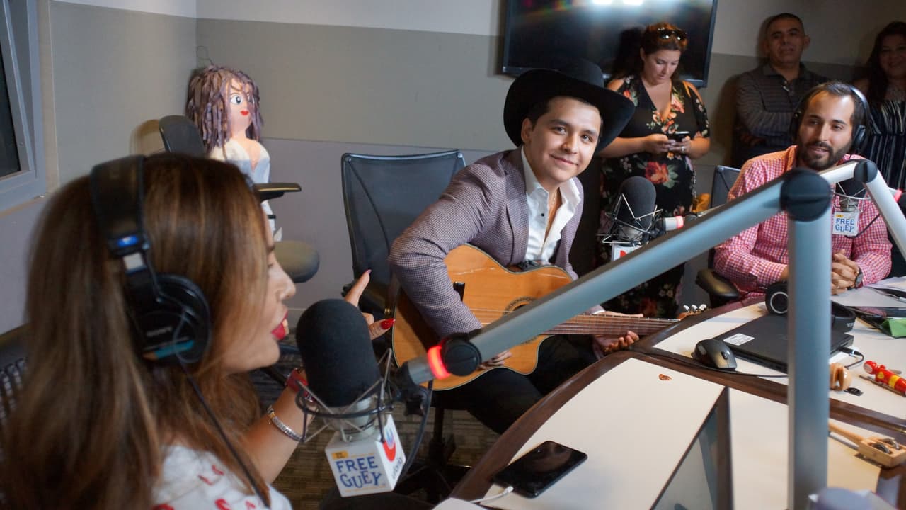 Christian Nodal se metió al Free-guey show y presentó su nuevo disco 'Me Dejé Llevar'.