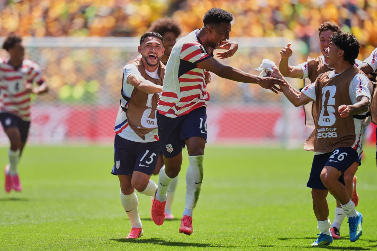 Alex Freeman (16), de Estados Unidos, celebra tras marcar el segundo gol de su equipo durante el partido de fútbol del Grupo D de la Copa Mundial entre Estados Unidos y Australia en Seattle, el viernes 19 de junio de 2026.