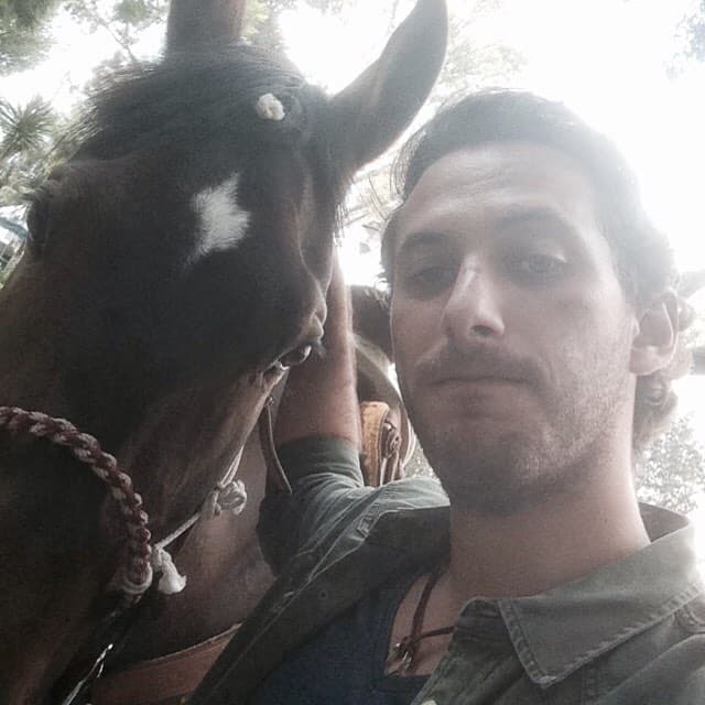 La persona a la que más admira en la vida es a su hermano menor, Emiliano.