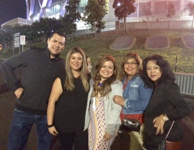 <b>Rodrigo de Oregón, Maribel de El Salvador, Olga de El Salvador, Nicolasa de México, Melania de México</b>
<br>
<b>Maribel:</b> “Soy fanática desde que me acuerdo. Me gusta la letra de sus canciones, y como su mensaje nos da consejos.”
<br>
<b>Olga:</b> “Su mensaje nos llegó a todos, ha sido un apoyo para la comunidad para que siga la lucha.”
<br>