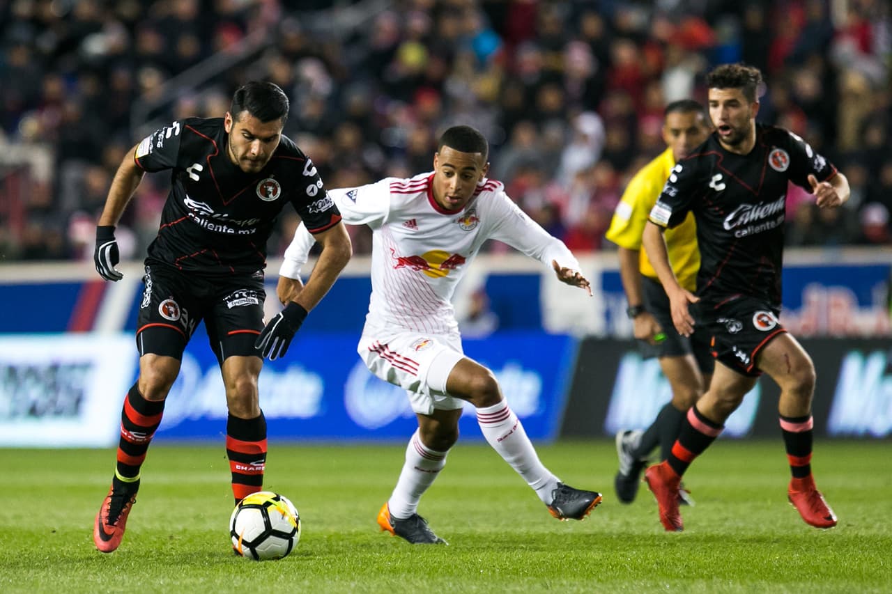 Ya en la segunda mitad, los locales se monstraron dominadores del resultado y el juego.