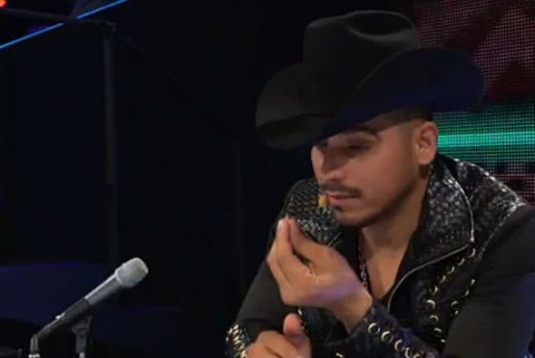 El cantante tampoco pudo contener las lágrimas y simplemente las dejó salir.