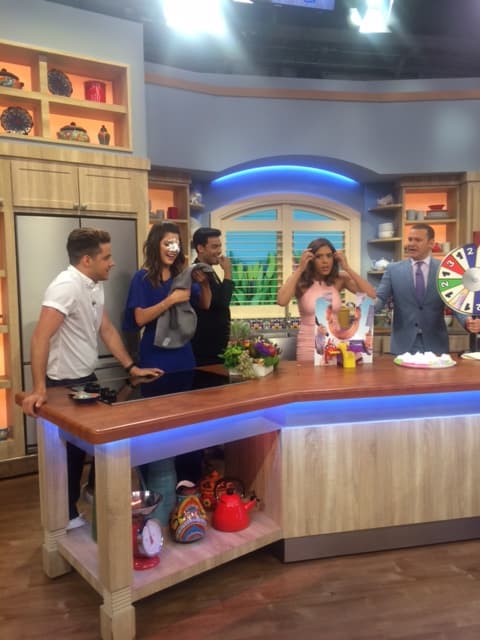 Francisca se alistaba para ser la siguiente víctima en los pastelazos.