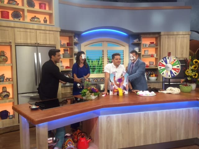 Aunque Ana Patricia y Alan parecían ser las únicas víctimas de la primera ronda de los pastelazos, la diversión aún no terminaba.