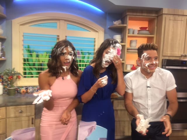 Sin bien, moría de la risa, Ana Patricia no veía más alla de sus narices.