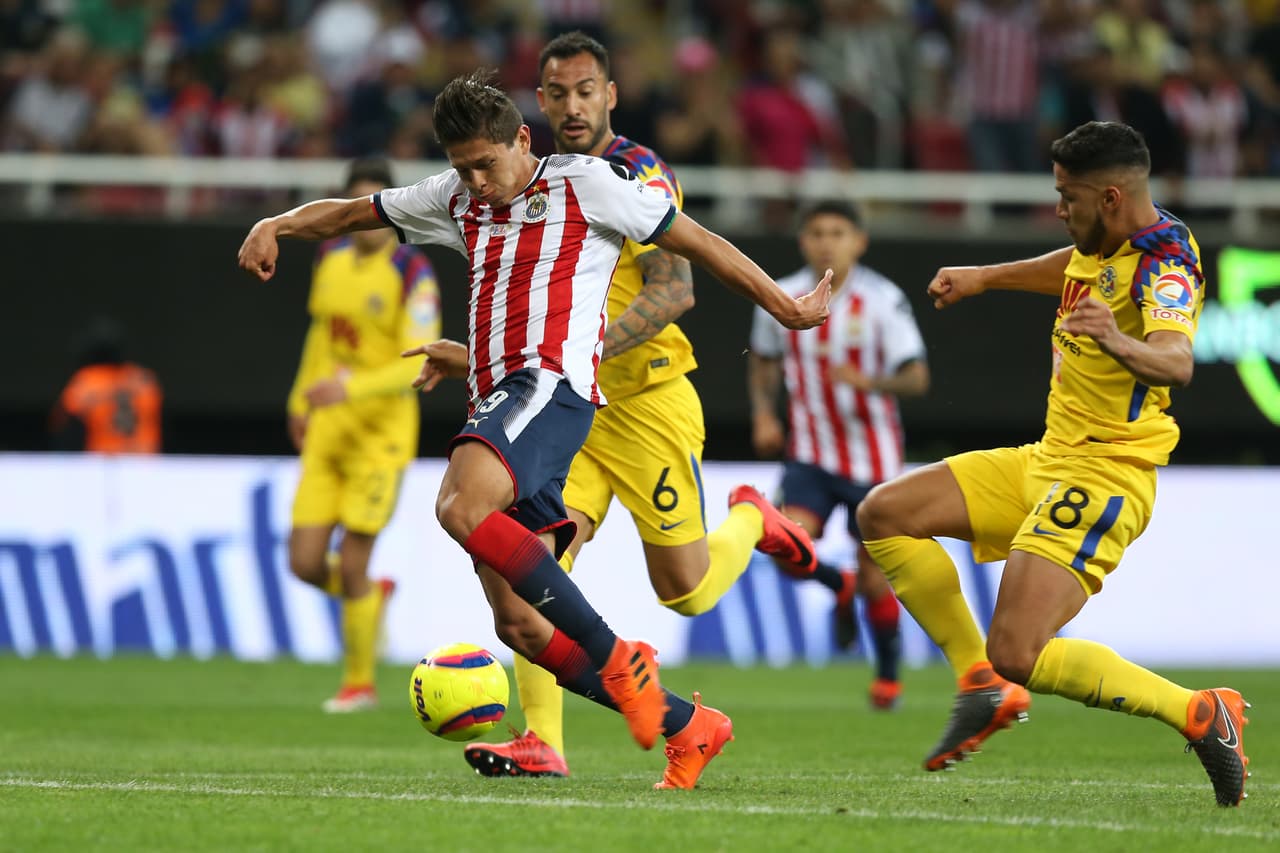 <b>América vs. Chivas de Guadalajara</b>: el clásico tradicional del fútbol mexicano. América ha ganado 82 encuentros, Chivas 74 y han empatado 73 veces. América tiene 12 títulos locales, al igual que Guadalajara.