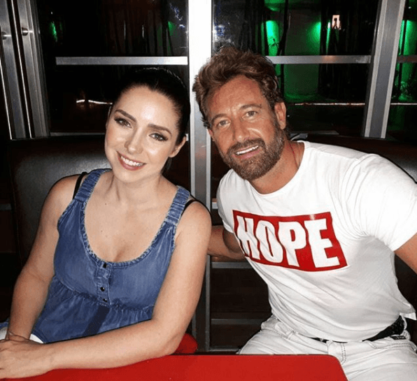 La noche del viernes 9 de febrero los actores Ariadne Díaz y Gabriel Soto participaron en el Carnaval de Mérida 2018, en el estado de Yucatán, al sur de la República Mexicana.