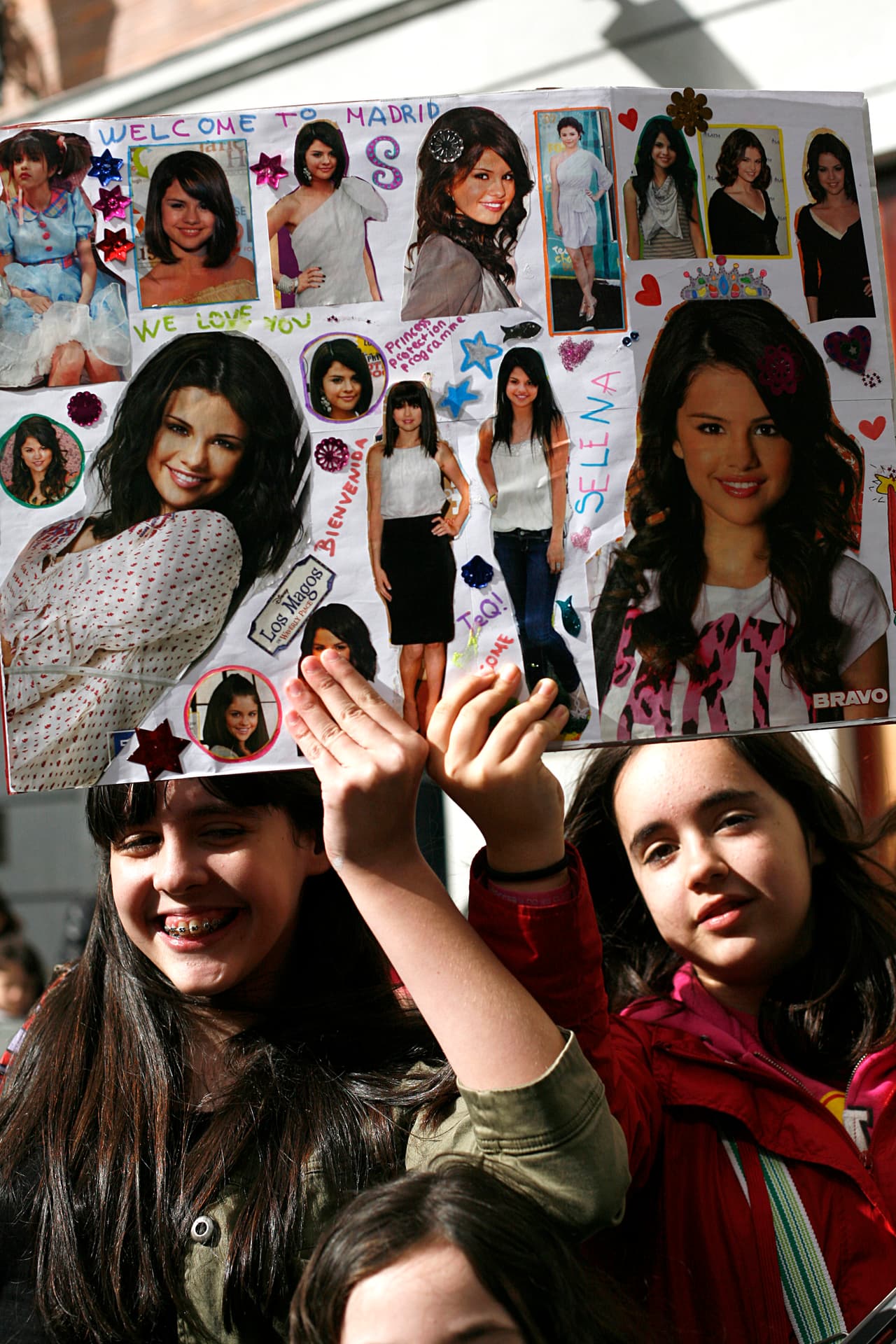 En popularidad 
<b>Selena Gomez</b> es una de las celebridades con más seguidores en Instagram, cuenta con más de 211 millones. 
<br>