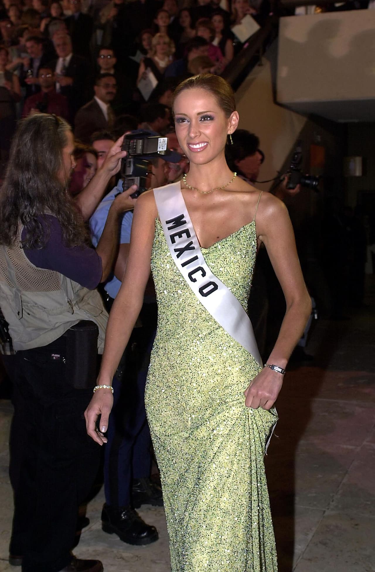 En el 2001, representó a su país natal en el mayor certamen de belleza: Miss Universo.