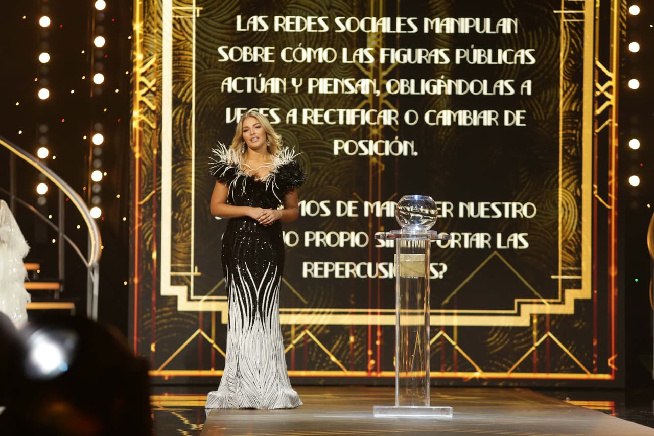 Migbelis debió responder una pregunta acerca de la posición de las figuras públicas cuando son cuestionadas por los usuarios de las redes sociales.