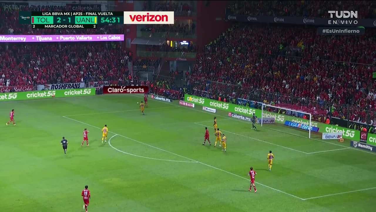 ¡TIRO ATAJADO! disparo por Marcel Ruíz.