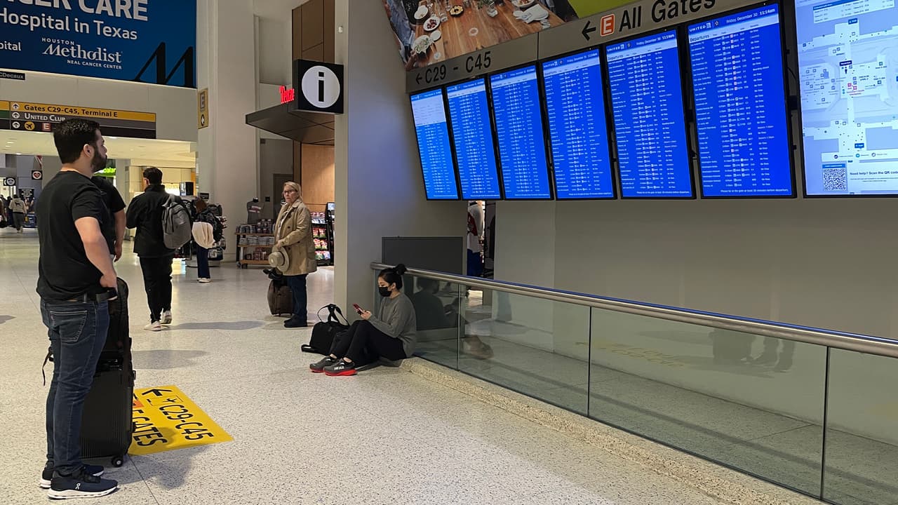 Otra de las ventajas de quedarte en un Airbnb es que hay hospedajes en los que puedes usar la cocina por lo que tienes la oportunidad de ir al supermercado y comprar comida para preparar y así ahorras.