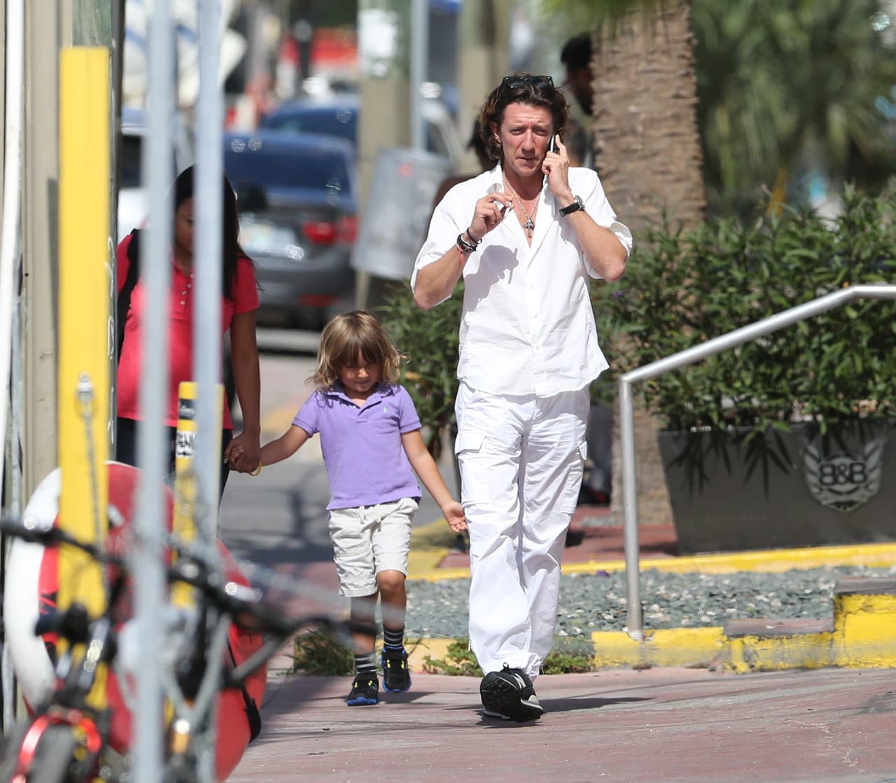 Ahora que comienza su carrera artística en México está más ocupado que nunca.