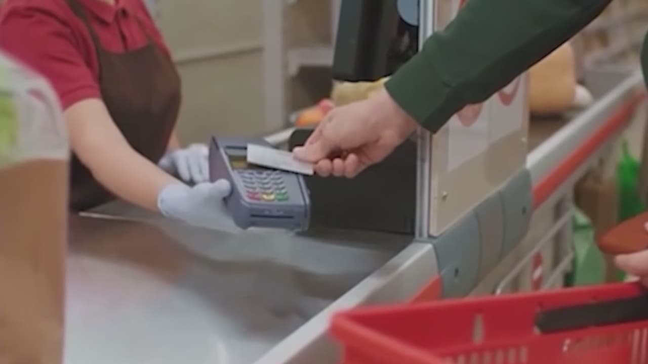 Phoenix aprueba ayuda económica de hasta 700 dólares para familias afectadas por la pérdida de SNAP