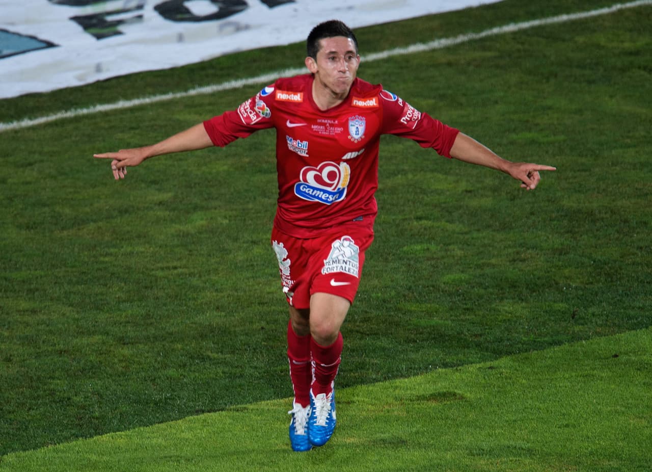 Foto de Acción de Hector Herrera durante el juego de Pachuca vs. Atlante en 2013.