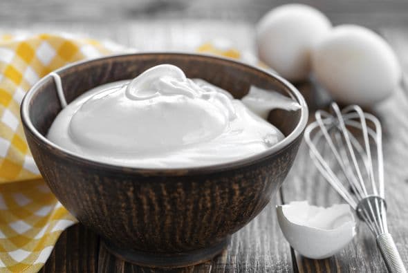 No mezcles de más. Una vez que hayas unido los componentes de la receta, no batas más de lo necesario.