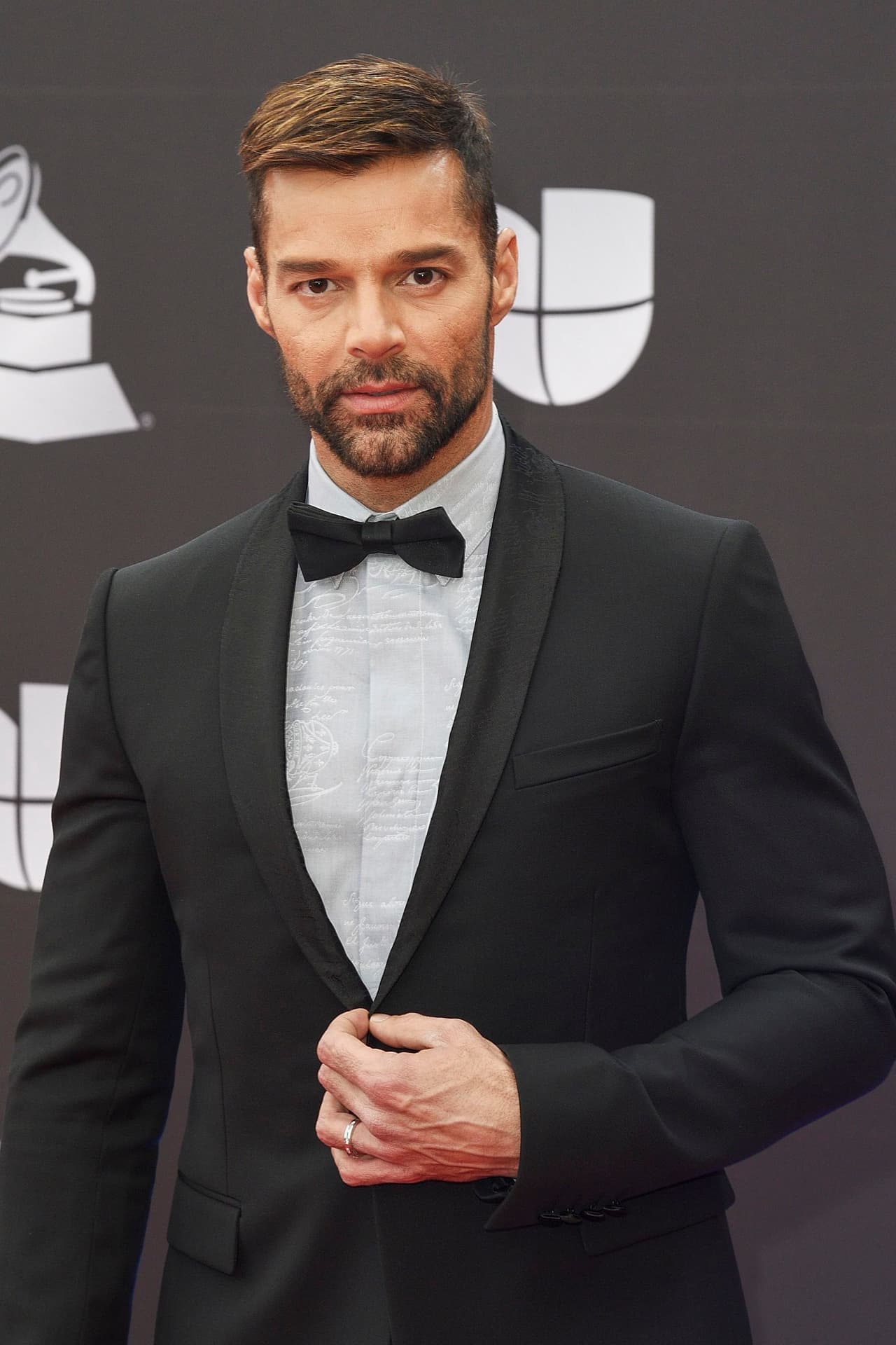 Por su parte, Monserrate Peñagarícano, quien pertenece al bufete de abogados de Martin, aseveró que las “acciones de Dennis Yadiel han sido motivadas por el dinero y le han hecho daño a Ricky”.