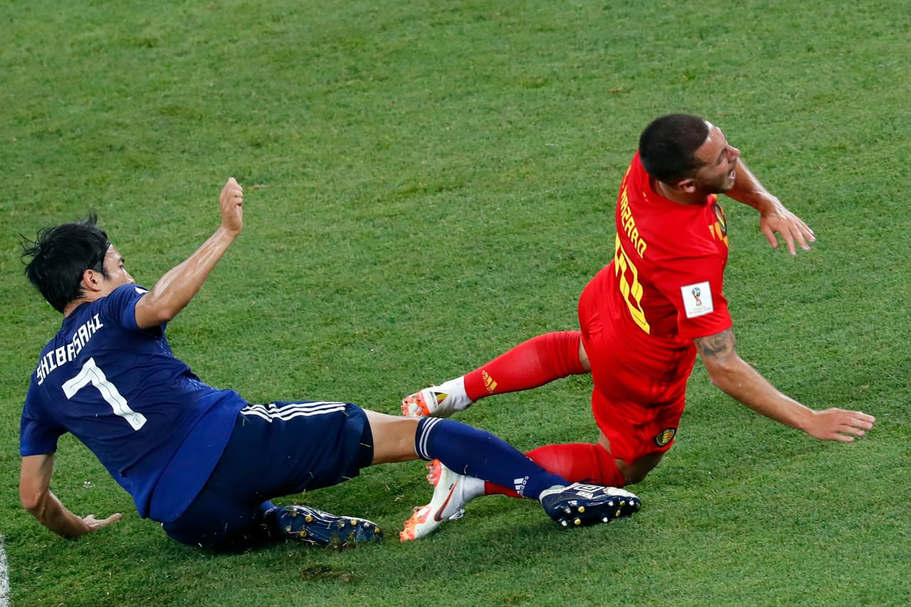 En el minuto 39' una dura falta que recibió Hazard hizo que Shibazazki recibiera la tarjeta amarilla.