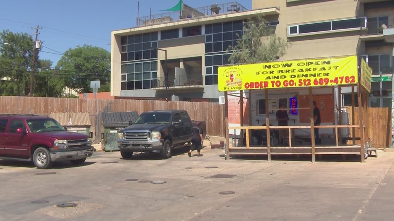 Encañonan a comerciante hispano a plena luz del día muy cerca del edificio de la policía de Austin