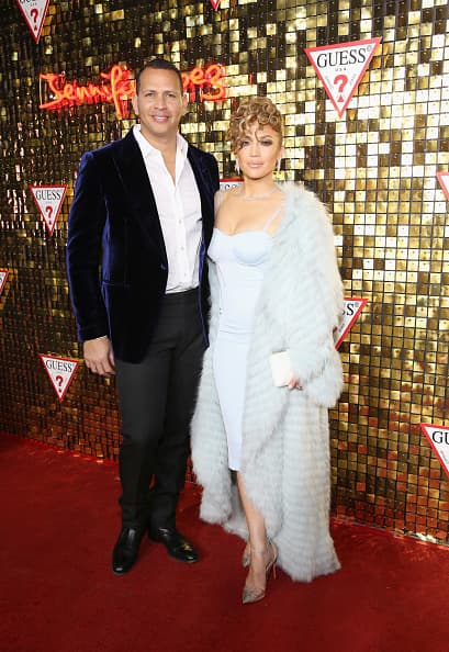 Alex Rodríguez la felicitó no solo por ser la nueva chica Guess, sino por todos los proyectos en los que trabaja al mismo tiempo.