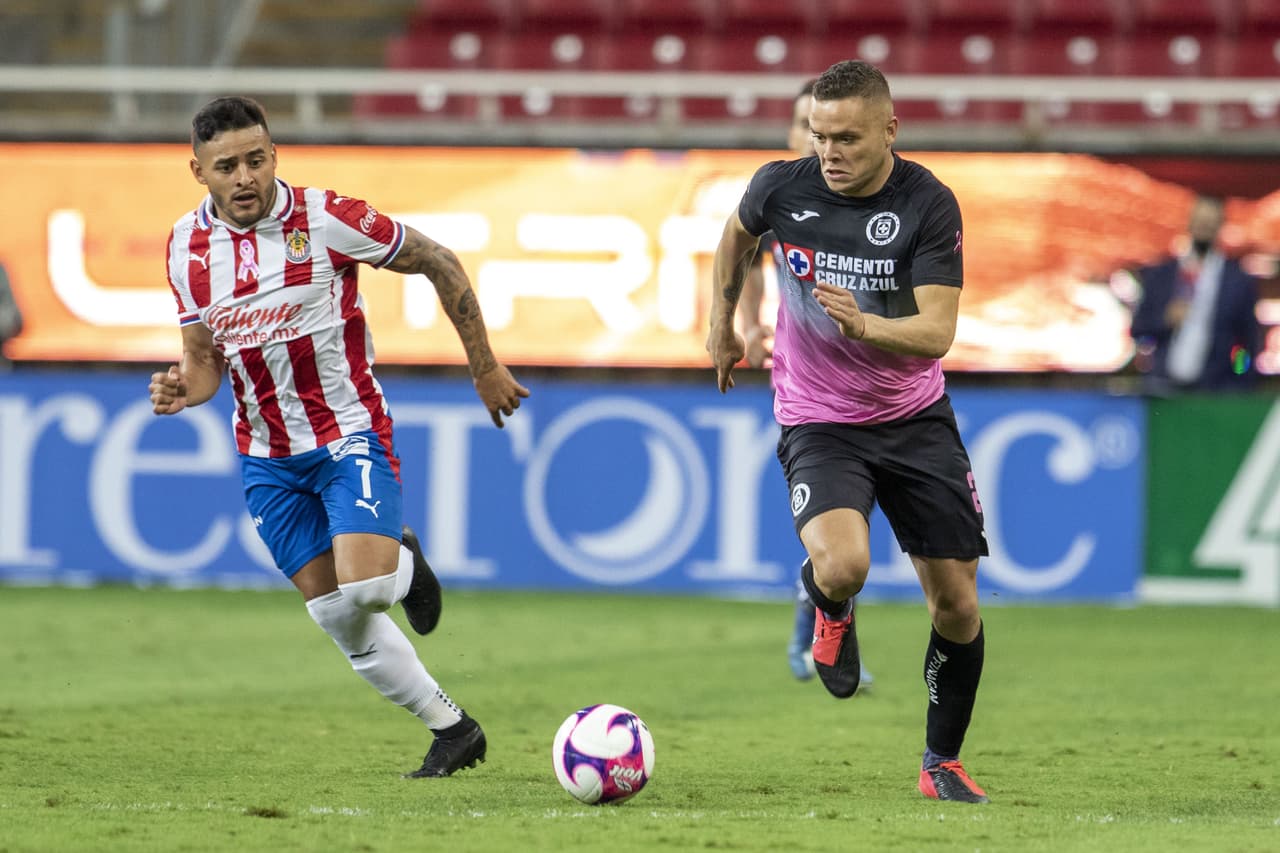 Con goles del Cabecita Rodríguez al 41 y al 90+2, Cruz azul se lleva los tres puntos en su visita a Chivas y el uruguayo llega a 12 goles en el torneo.
