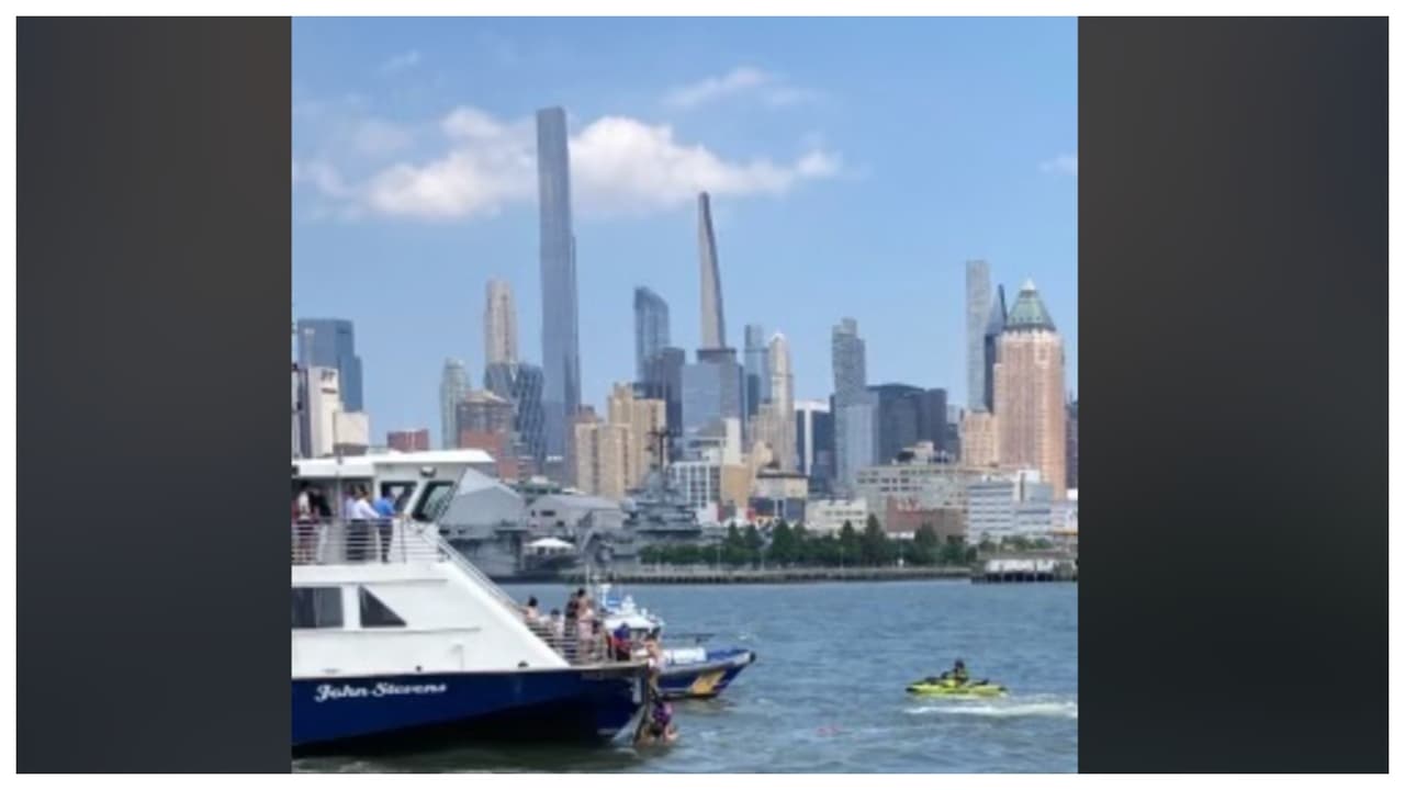 Aunque todos los pasajeros fueron sacados del agua, un niño de 7 años y una mujer de 50 años murieron, mientras que otros dos permanecen en estado crítico.
<br>
<br>