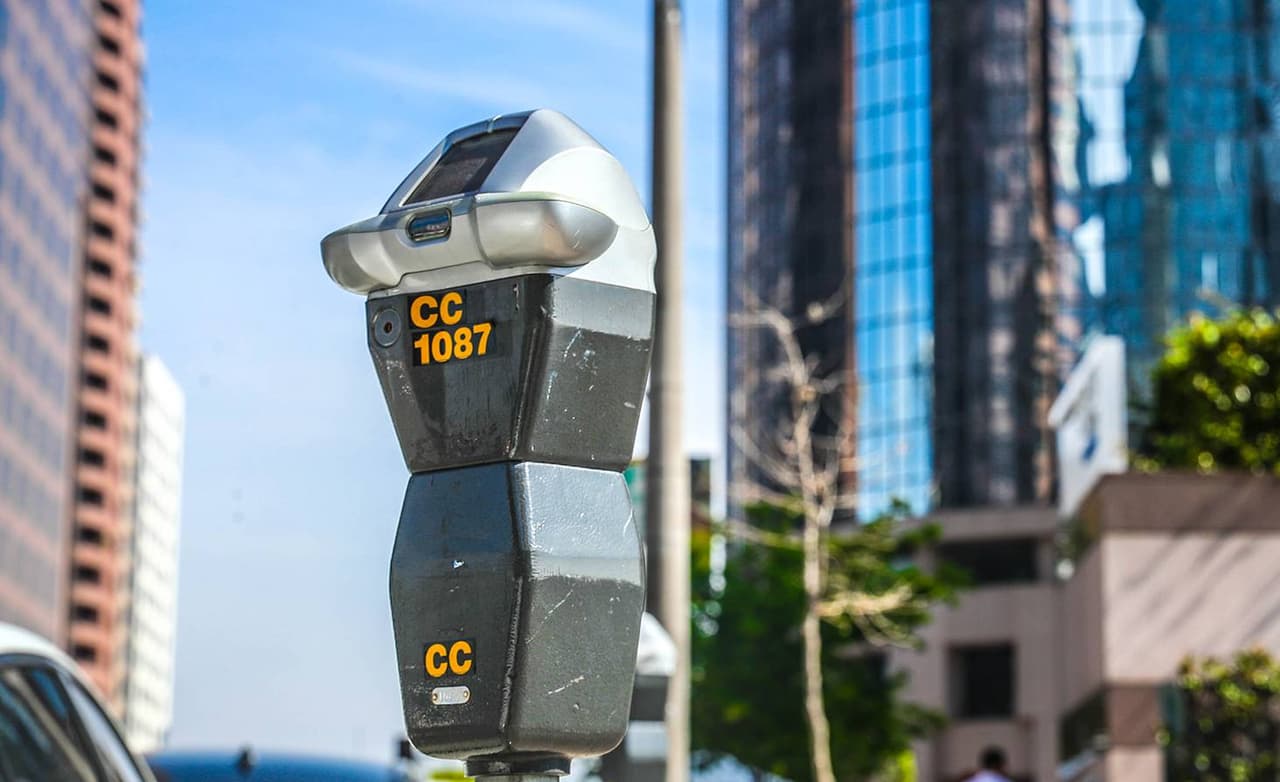 Reinician las multas por estacionamiento en Los Ángeles en medio de la crisis por el coronavirus 
