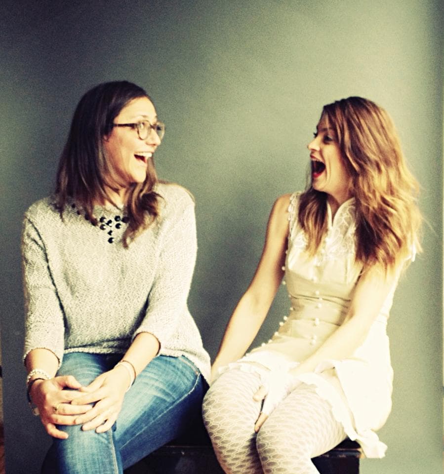 "No todas las personas son famosas en el mismo sentido, algunas como Miss Nezahualcóyotl son famosas e importantes en su comunidad", dice la fotógrafa que para esta serie intercambia risas con la actriz de teatro y cine Irene Azuela.